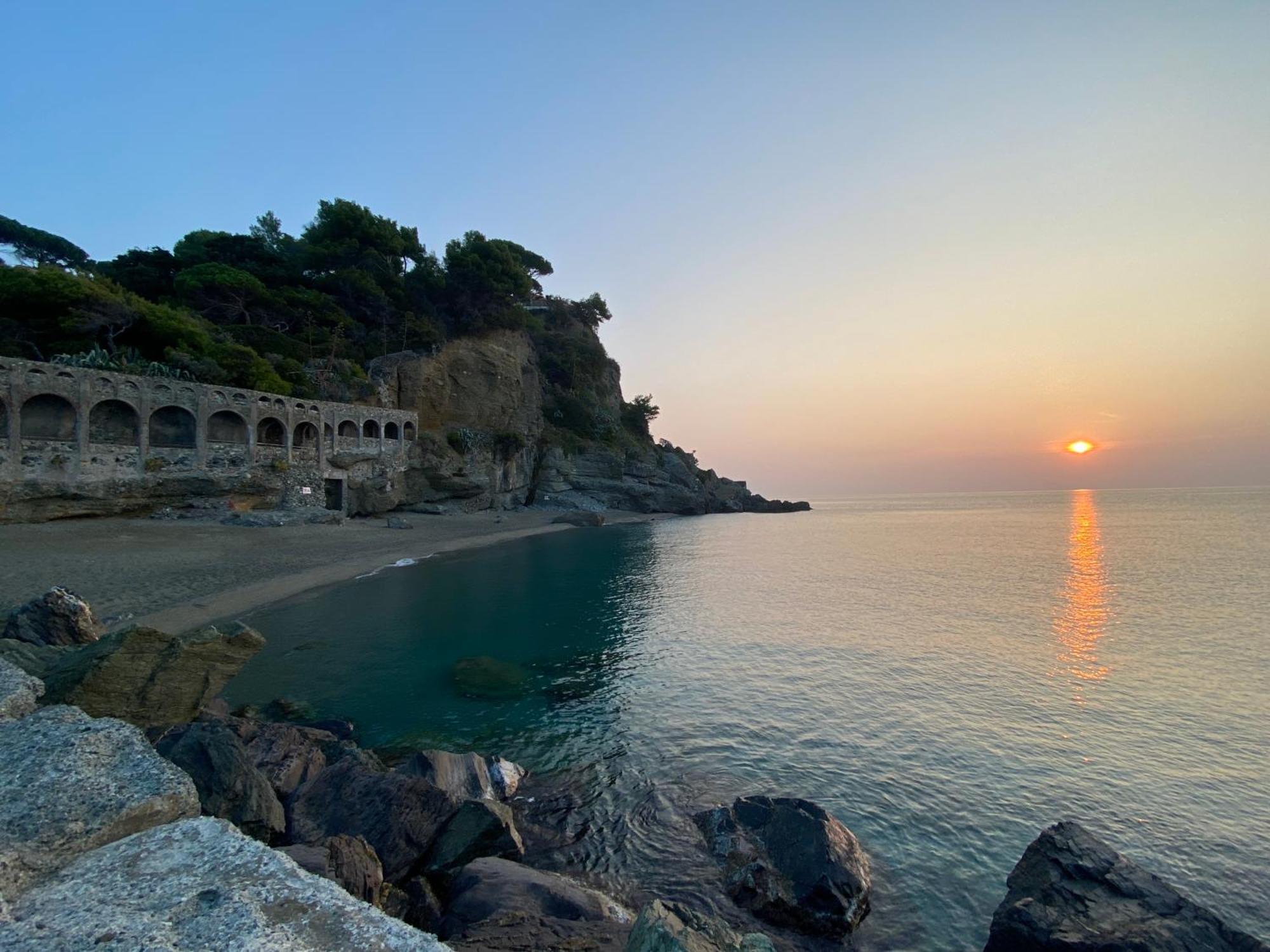 Il Mare In Piazza Lägenhet Albisola Superiore Exteriör bild
